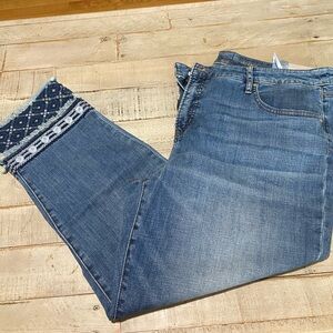 Chico’s Size 3 cropped